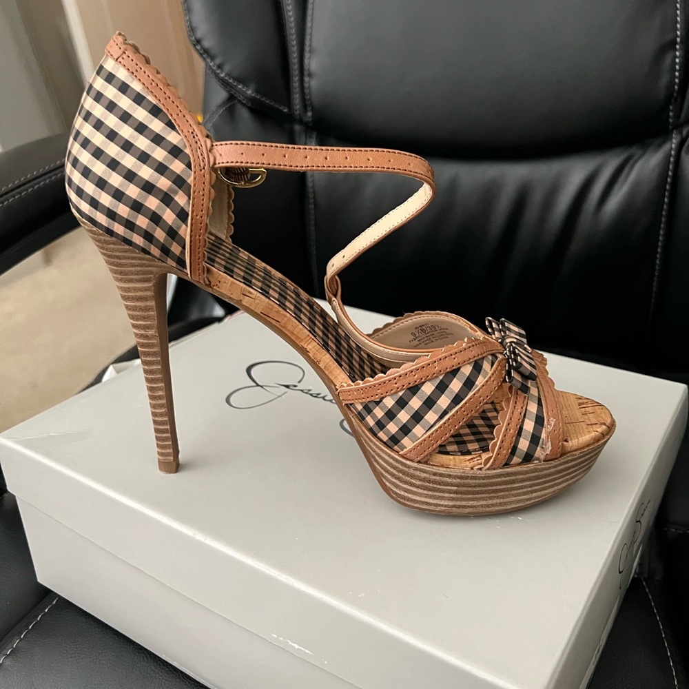 Jessica Simpson 9.5 heels. Never worn
